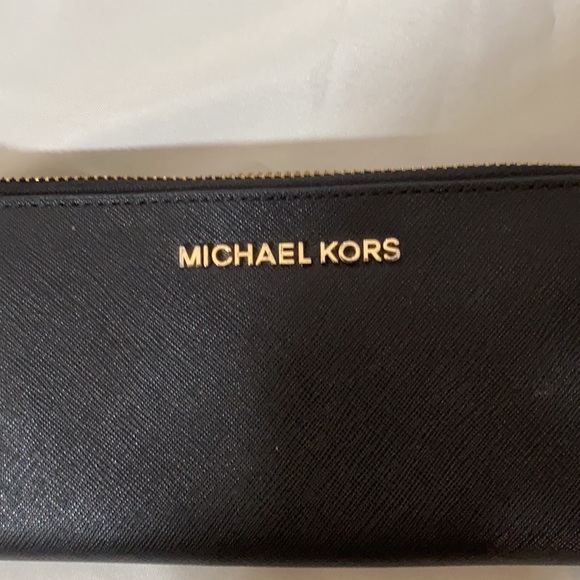 Michael Kors wallet. 👜👜👜👜🌺 - Picture 2 of 7